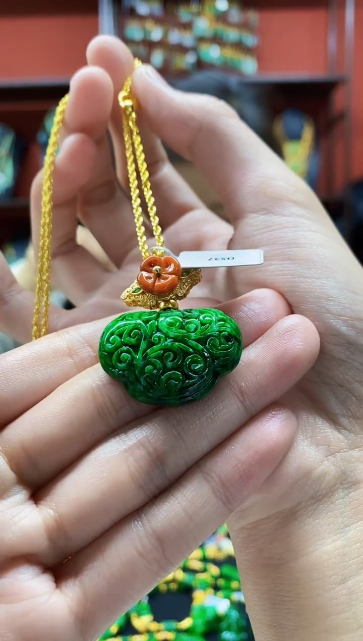 颈饰未镶嵌翡翠吊坠