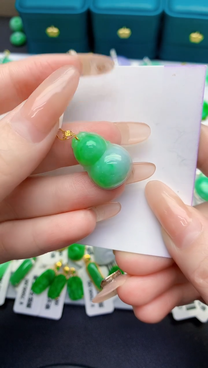 颈饰18K金镶嵌翡翠缅甸天然翡翠A货