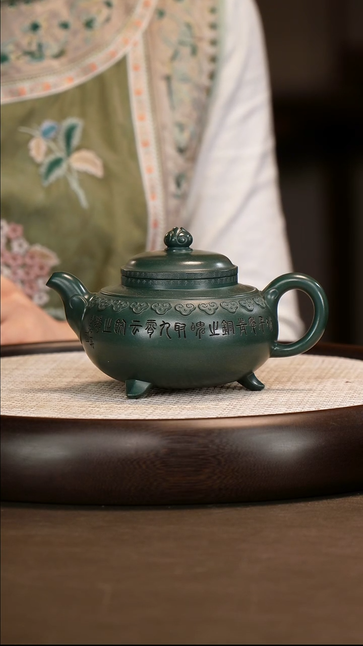 茶壶紫砂 【顾顺芝】绿泥三足如意   400CC
