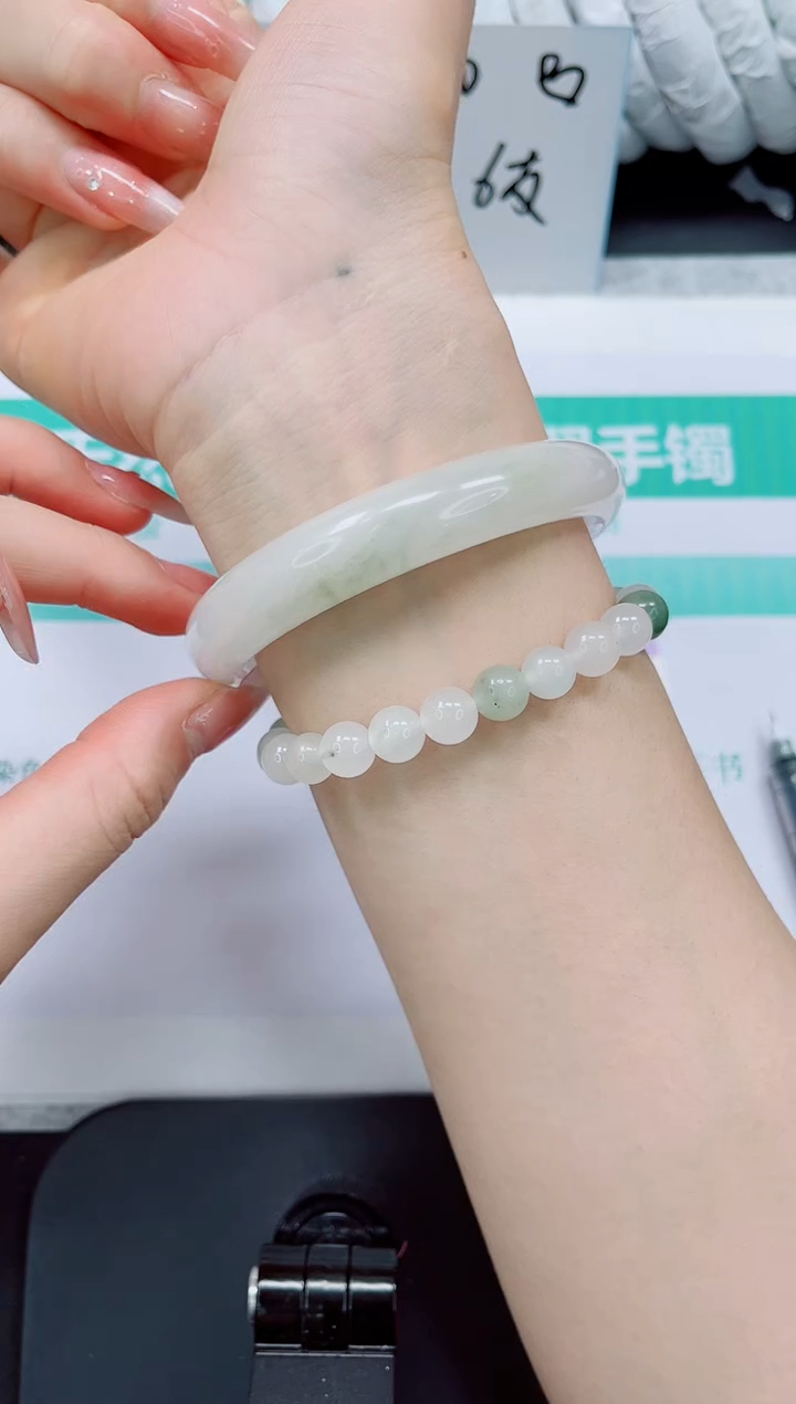 石英质玉手镯未镶嵌52/62