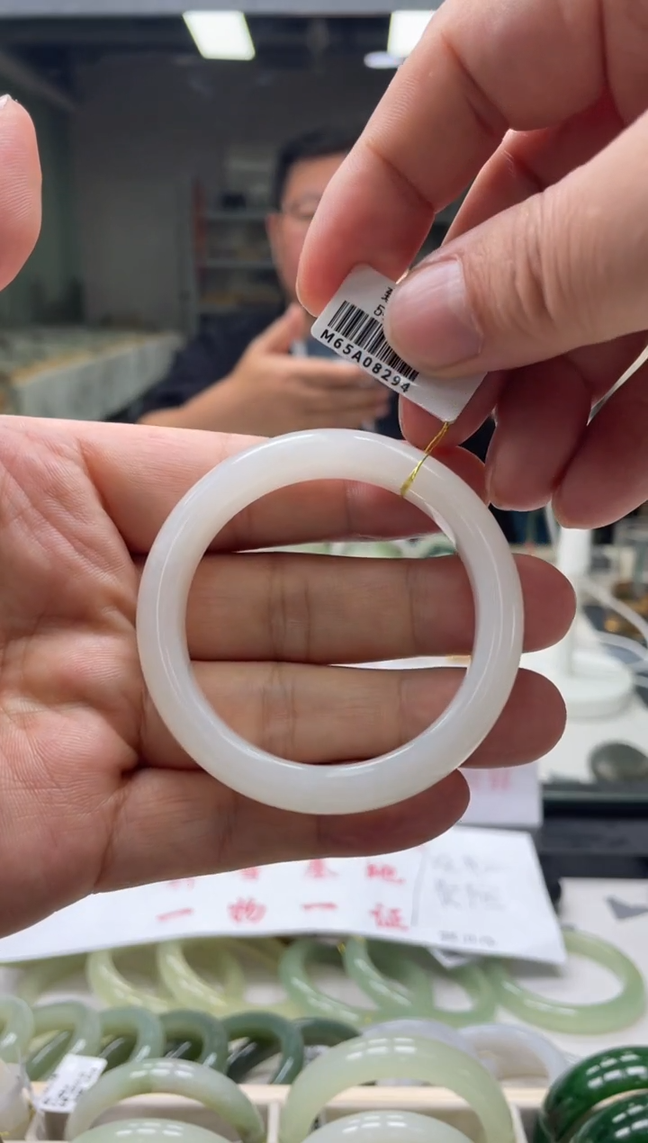 【闪购商品】和田玉手镯未镶嵌49-50圈口8294