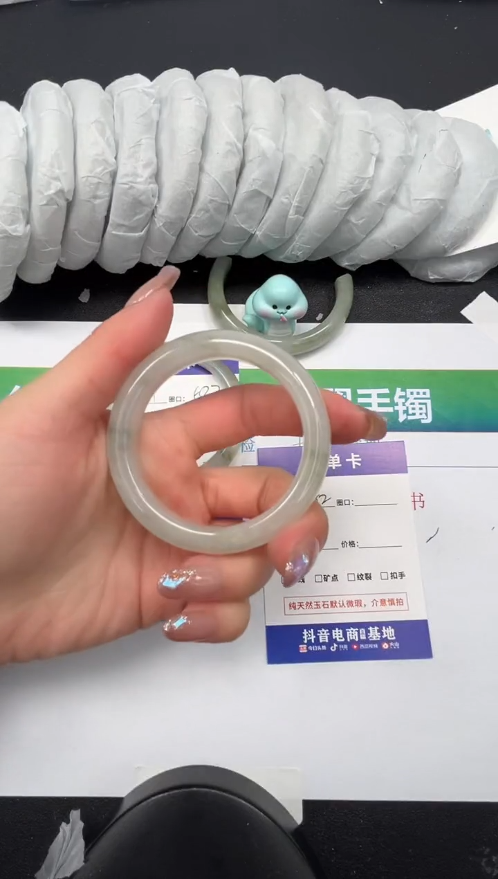 【闪购商品】石英质玉手镯未镶嵌182-50.3