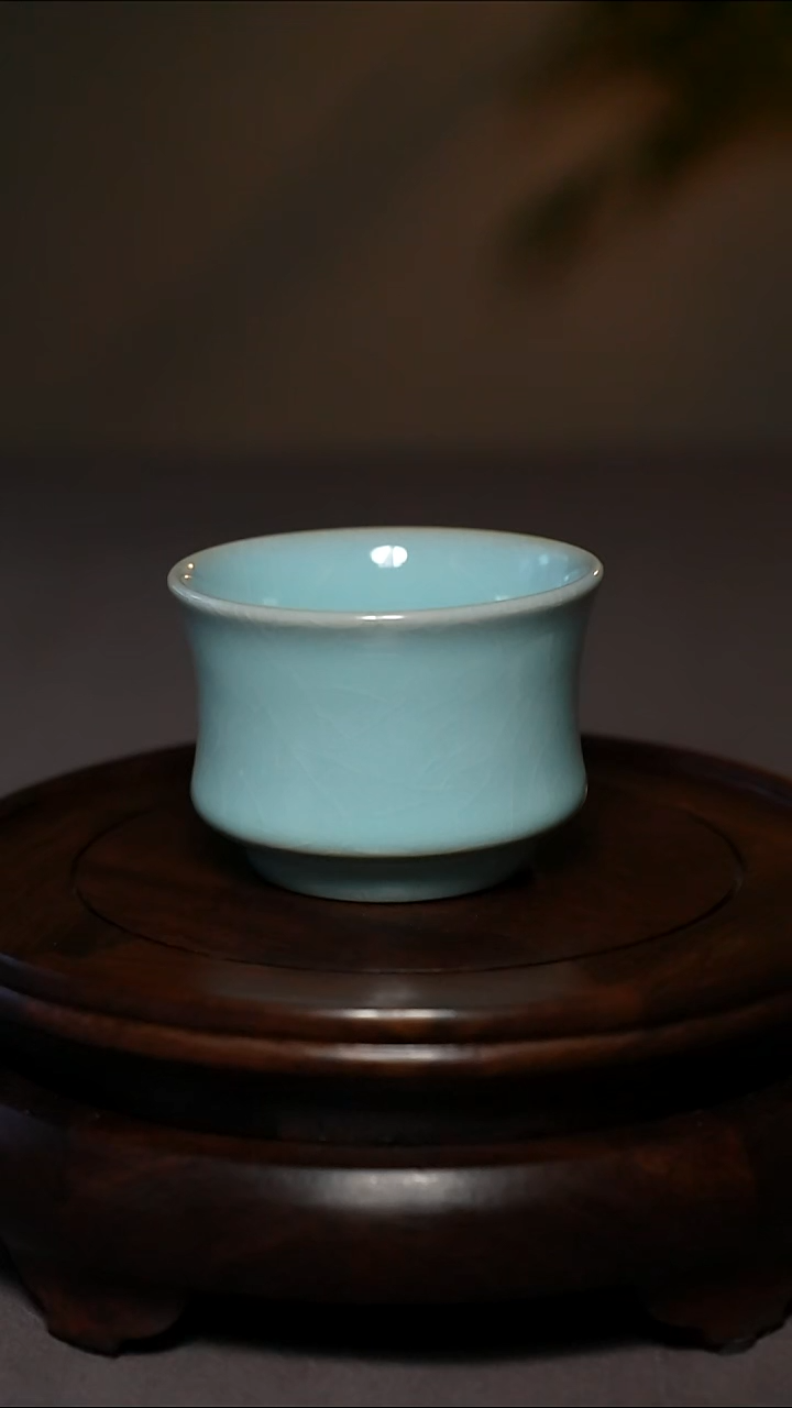 上品天青釉束腰杯