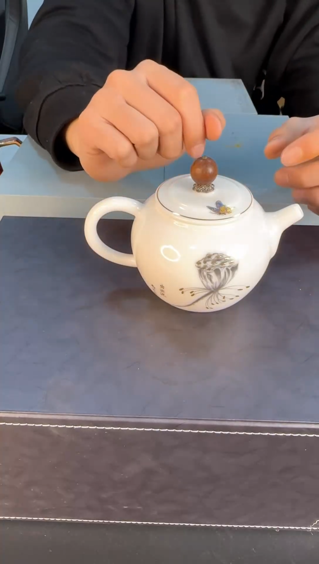 【闪购商品】爱莲说图案壶1111111111111