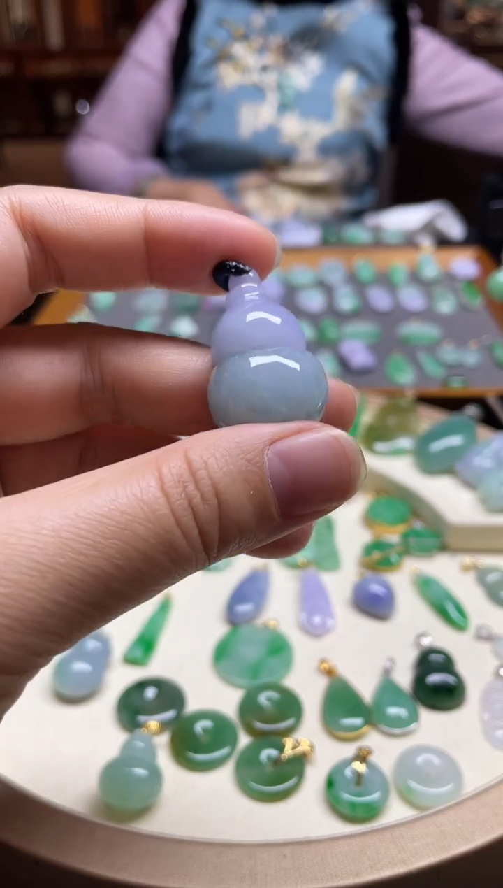 【闪购商品】翡翠颈饰未镶嵌春彩葫芦