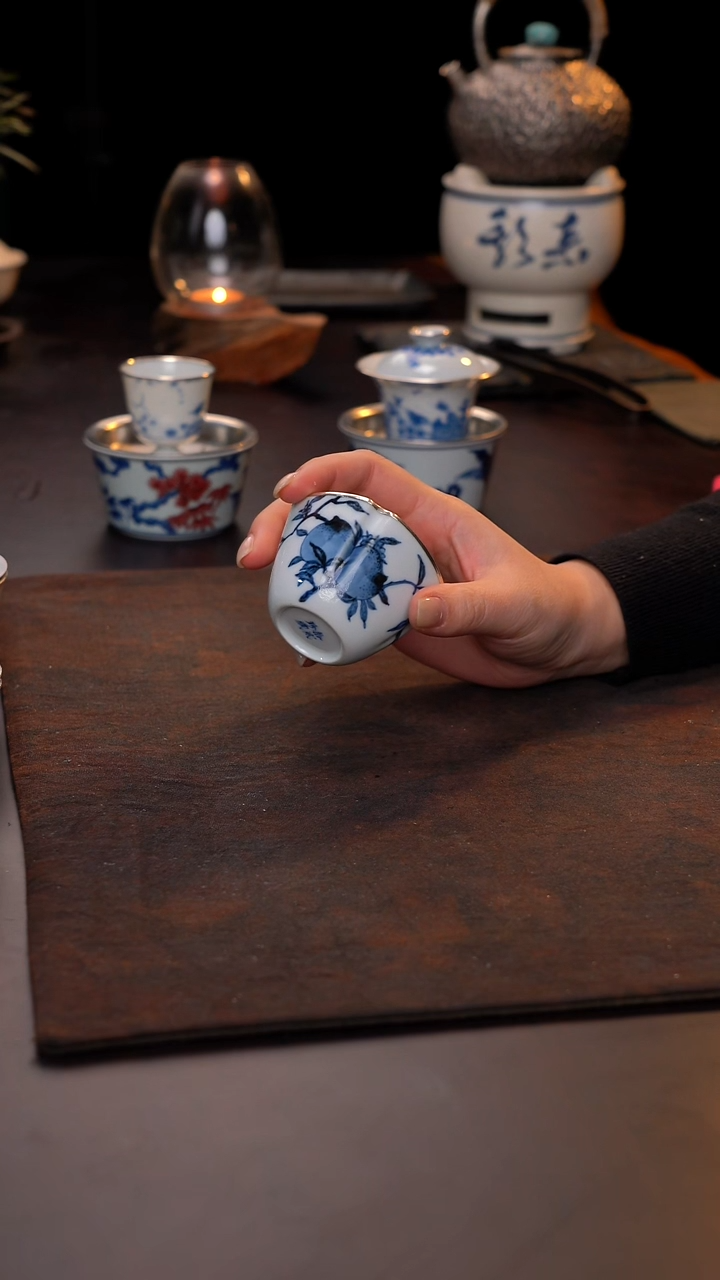 景德镇仿明青花手绘桃子四方杯