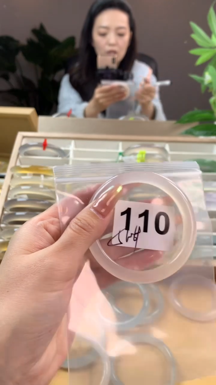 【闪购商品】玛瑙/玉髓手镯未镶嵌110