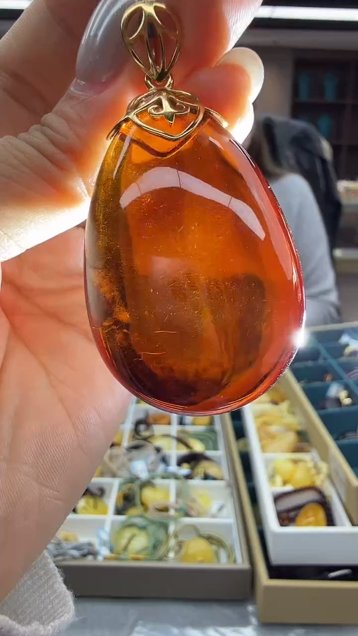 琥珀颈饰未镶嵌127秒拍号 假一罚三 