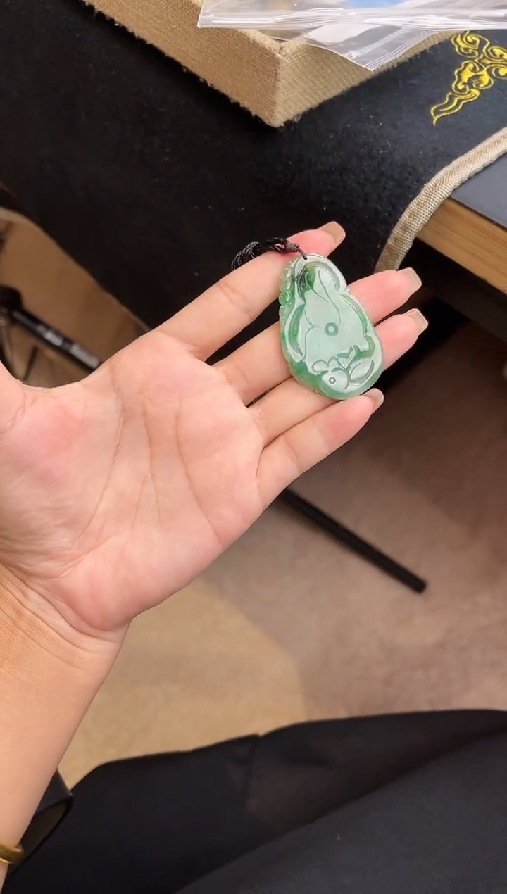 颈饰未镶嵌翡翠吊坠