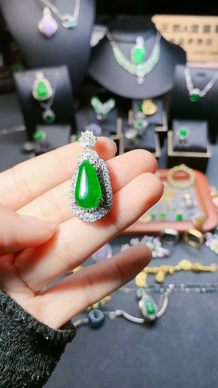 【闪购商品】翡翠吊坠(赠链)银S925镶嵌吊坠