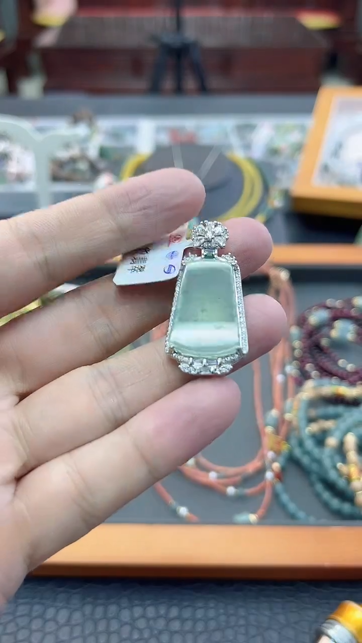 颈饰未镶嵌翡翠翡翠无事牌吊坠