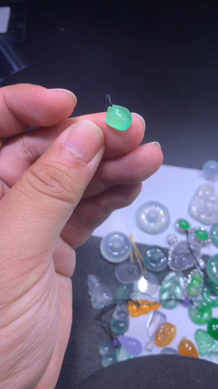 颈饰未镶嵌翡翠桃子