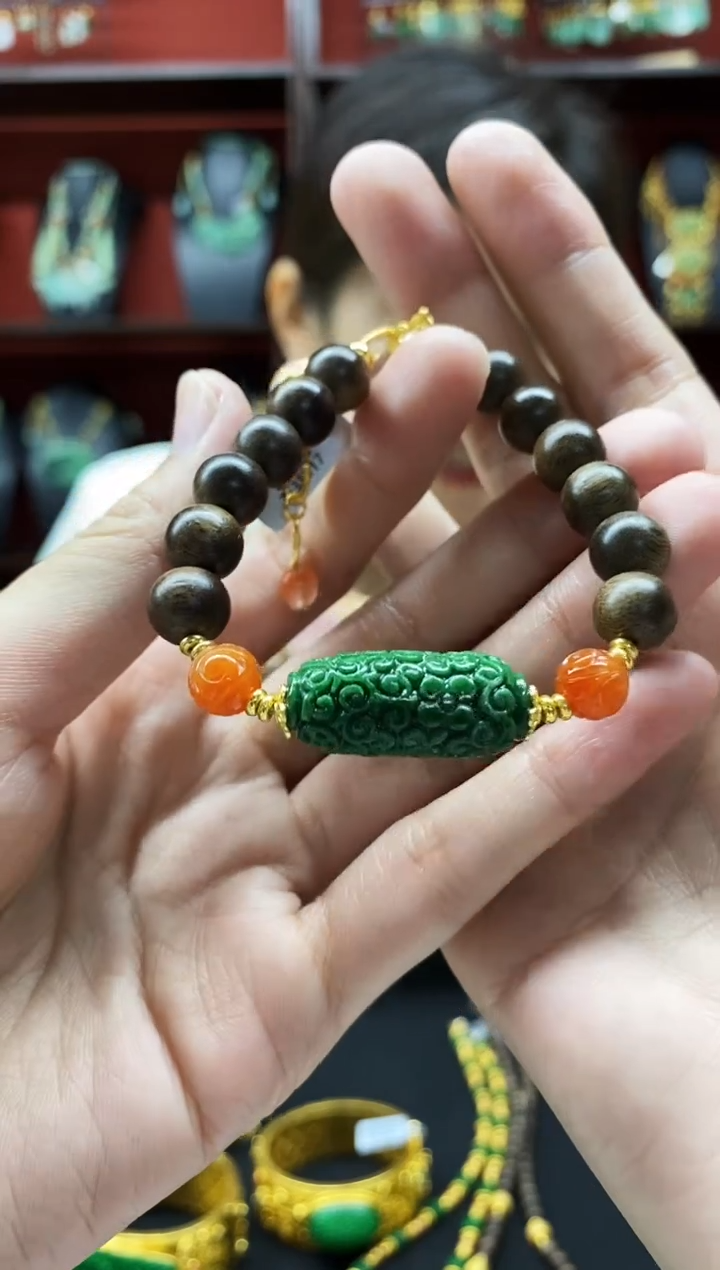 颈饰未镶嵌翡翠手串