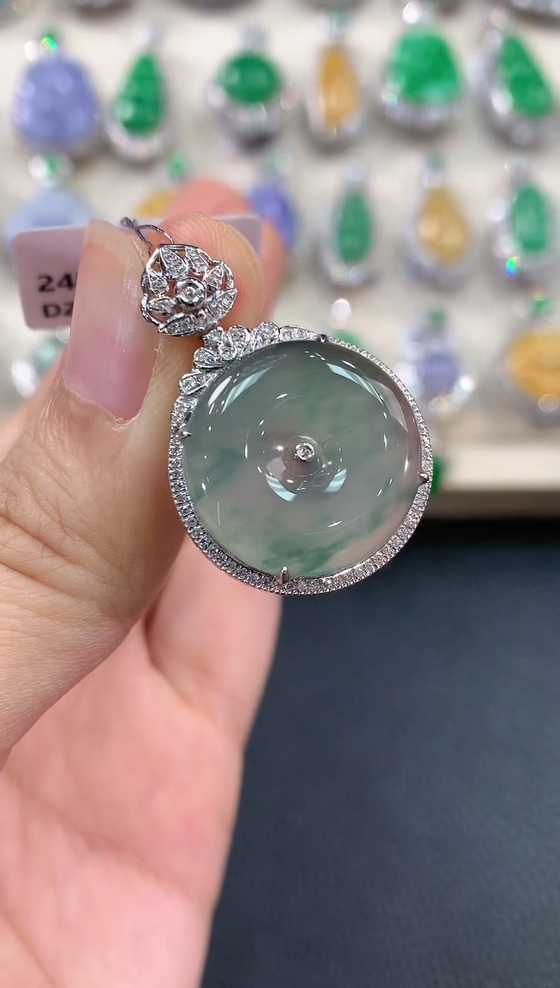 【闪购商品】翡翠吊坠(不含链)18K金镶嵌C30   