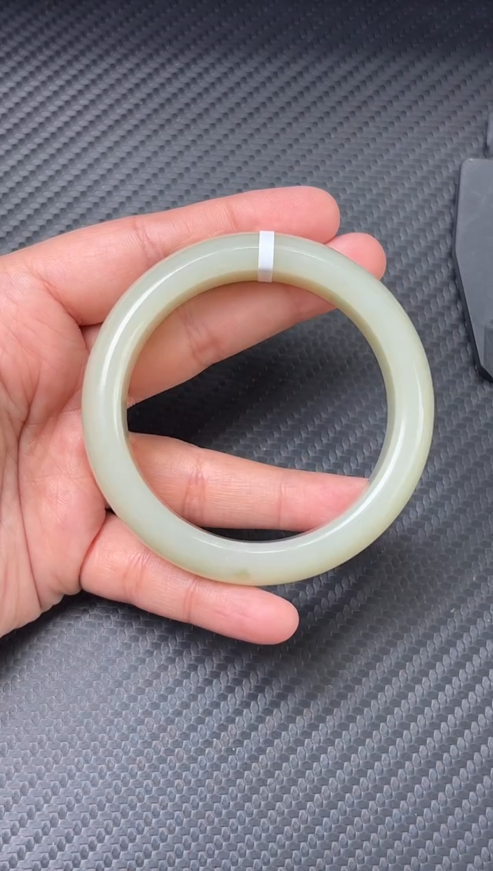 未镶嵌手镯和田玉且末迪克兰二细微色差56S