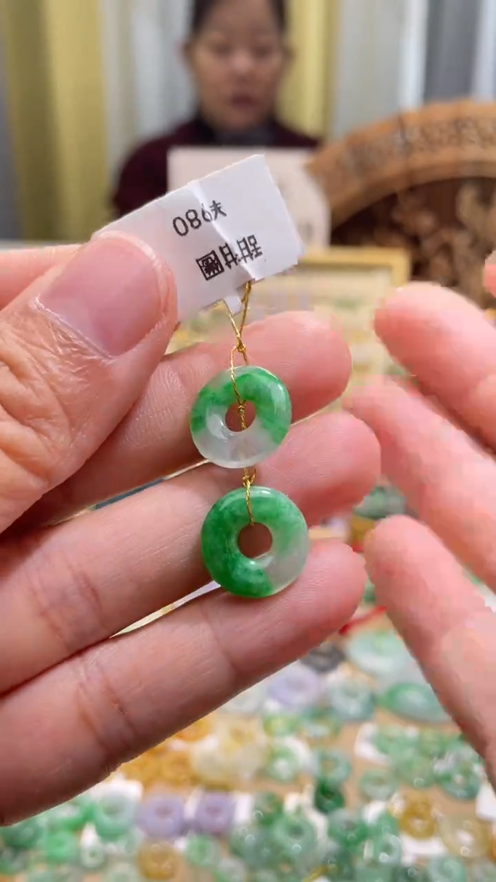 颈饰未镶嵌翡翠甜甜圈一对