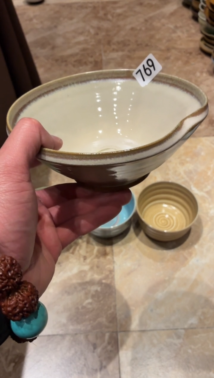 瓷片1*6769微瑕奶油白大斗碗1个