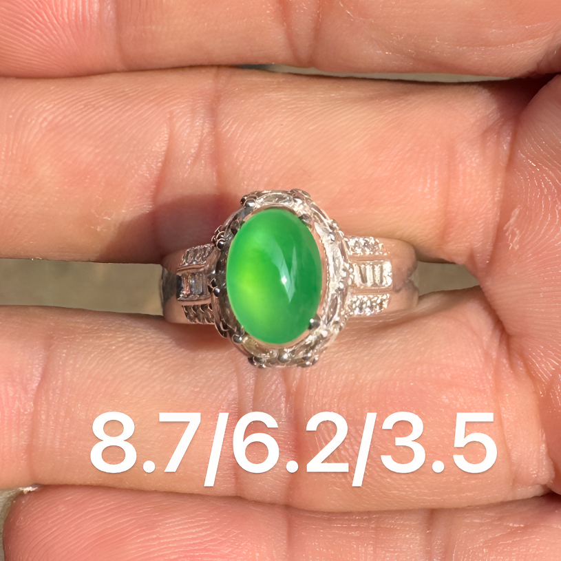 0205(小哪吒在源头)冰种翡翠木那甜绿戒面干净饱满杠味荧光足M120