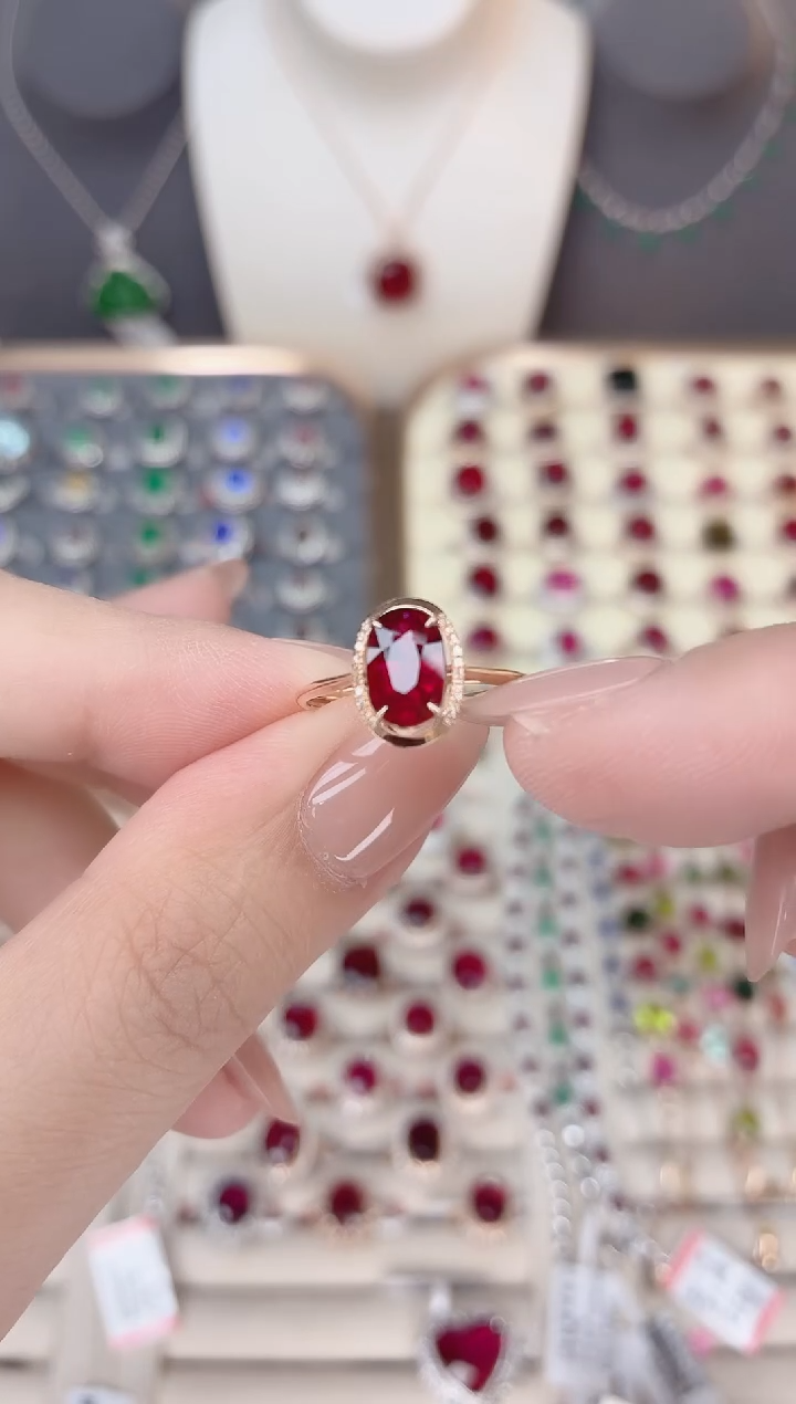 18K金镶嵌碧玺戒指碧玺2CT