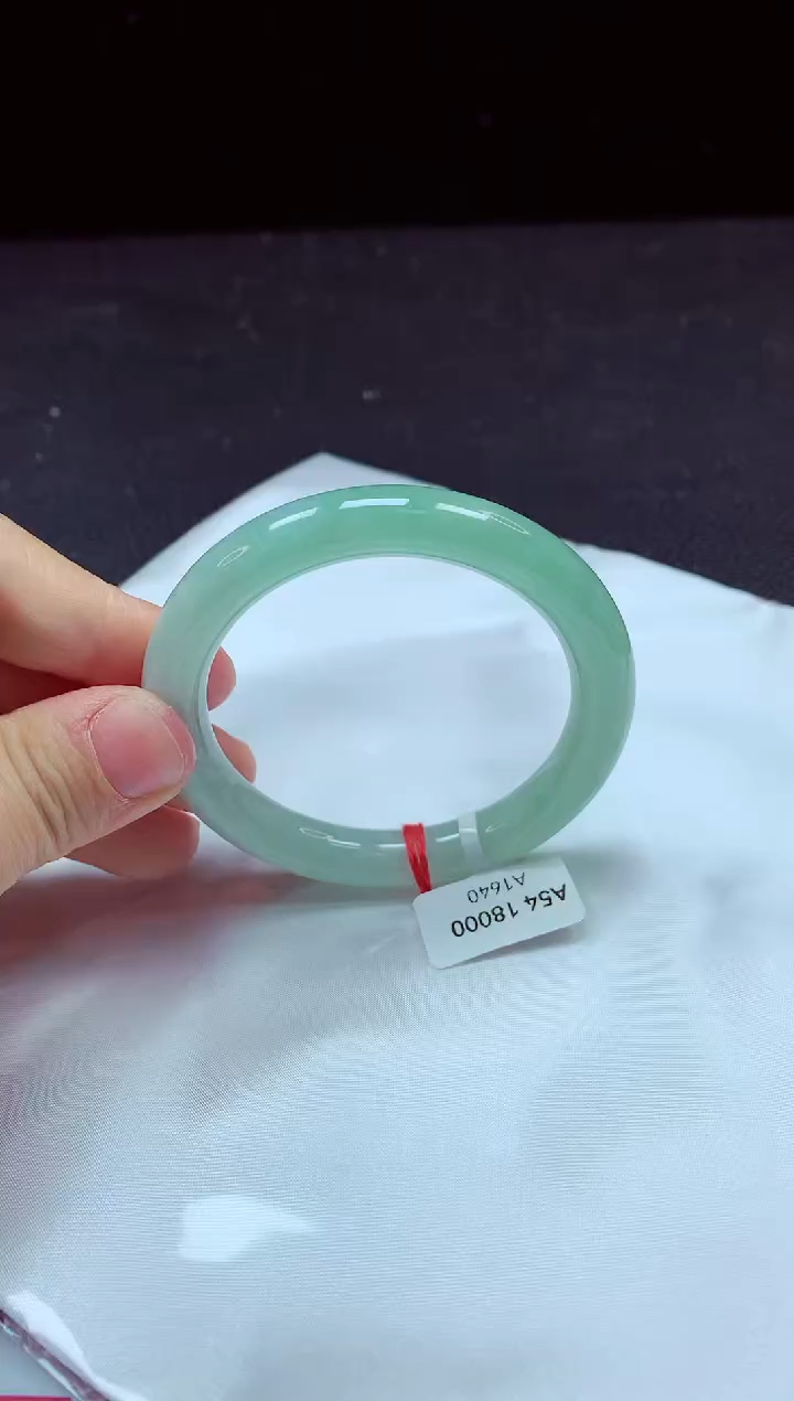 【闪购商品】翡翠手镯未镶嵌镯子54+