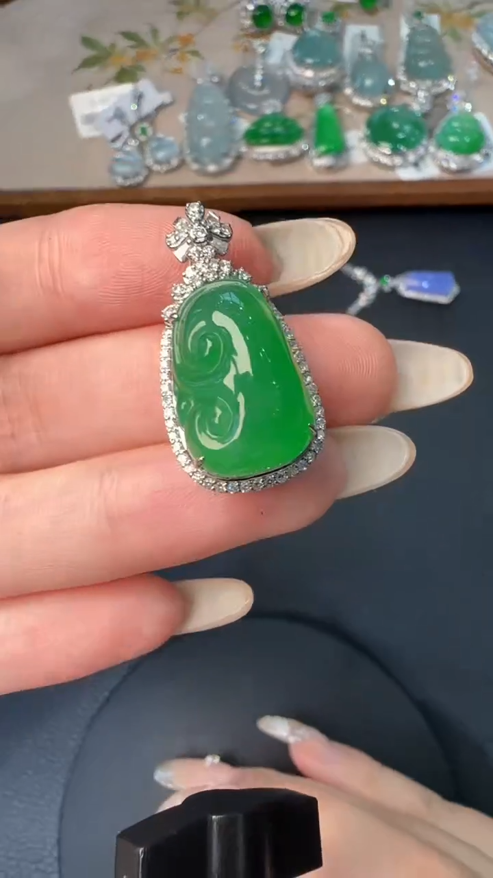 【闪购商品】翡翠吊坠(不含链)18K金镶嵌37
