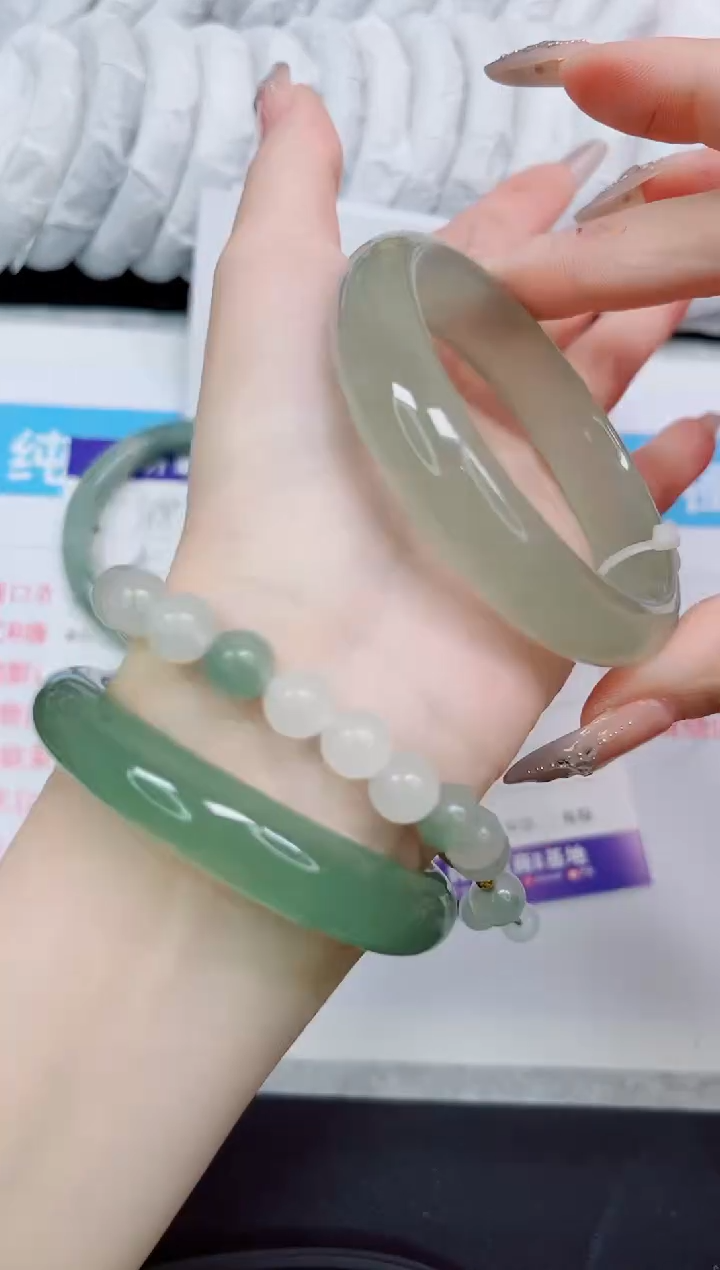 石英质玉手镯未镶嵌399
