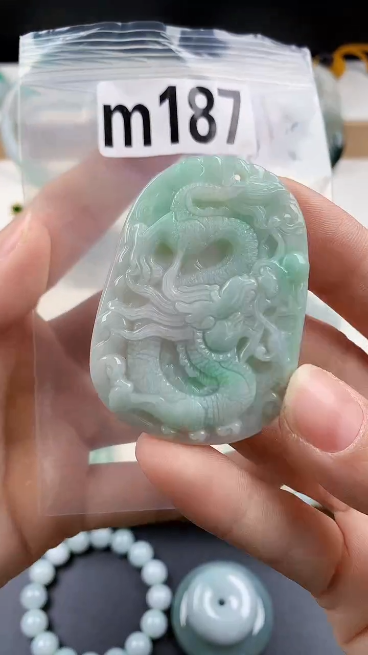 颈饰未镶嵌翡翠天然翡翠吊坠挂件