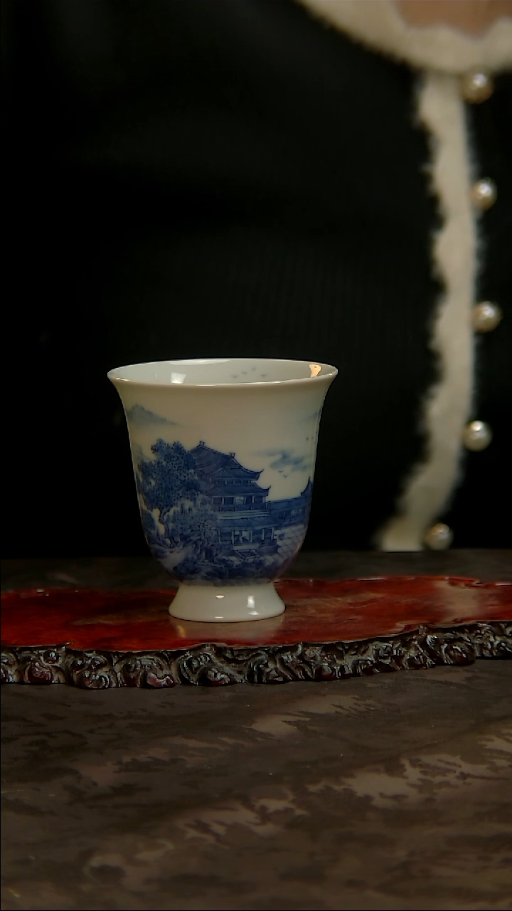 【闪购商品】青花手绘山水楼阁主人杯