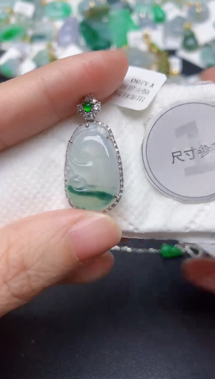 颈饰18K金镶嵌翡翠天然缅甸A货翡翠