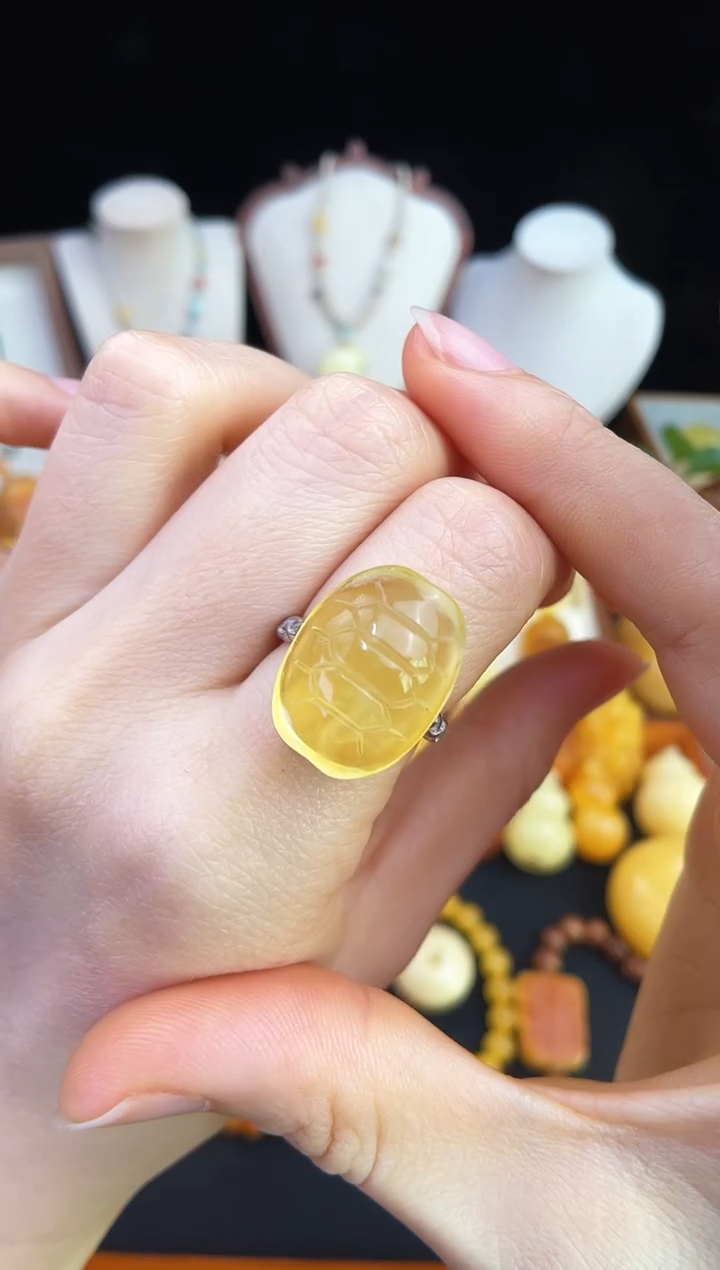 未镶嵌琥珀珠宝奇石柒月