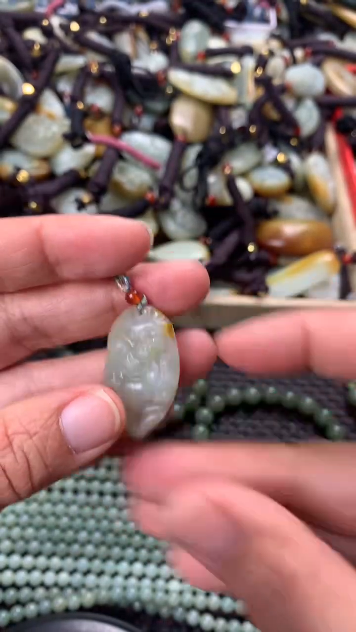 【闪购商品】和田玉颈饰未镶嵌多样性发货没有证书拍一发一有瑕