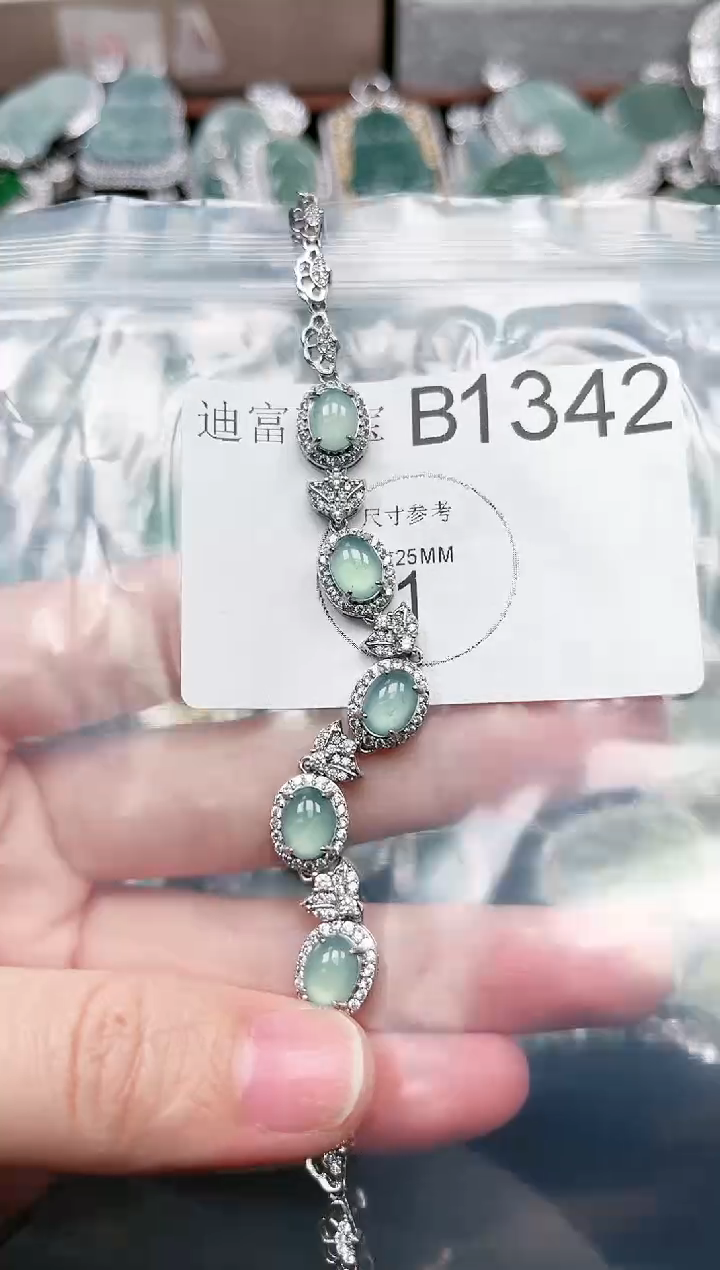 【闪购商品】翡翠颈饰未镶嵌赠皮绳1342