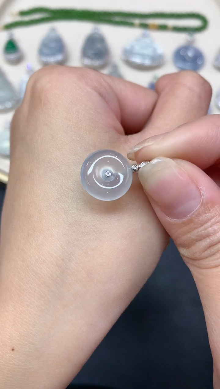 【闪购商品】翡翠吊坠(不含链)18K金镶嵌吊坠A66|2800