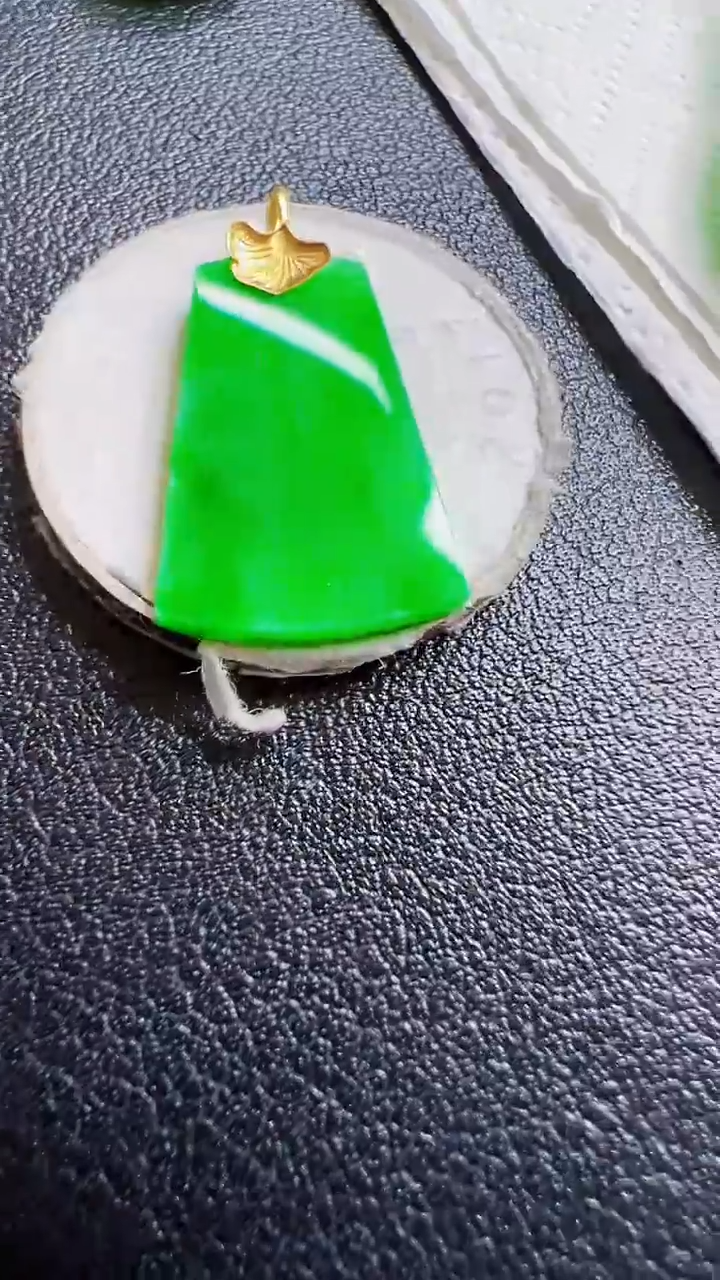 颈饰18K金镶嵌翡翠七*紫吊坠