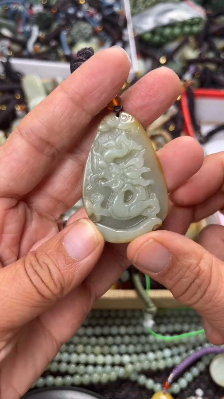 【闪购商品】和田玉颈饰未镶嵌多样性发货没有证书拍一发一有瑕