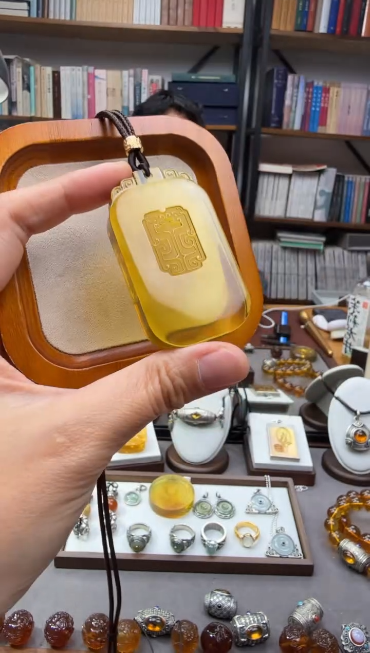 颈饰未镶嵌翡翠仿古双龙护主吊坠