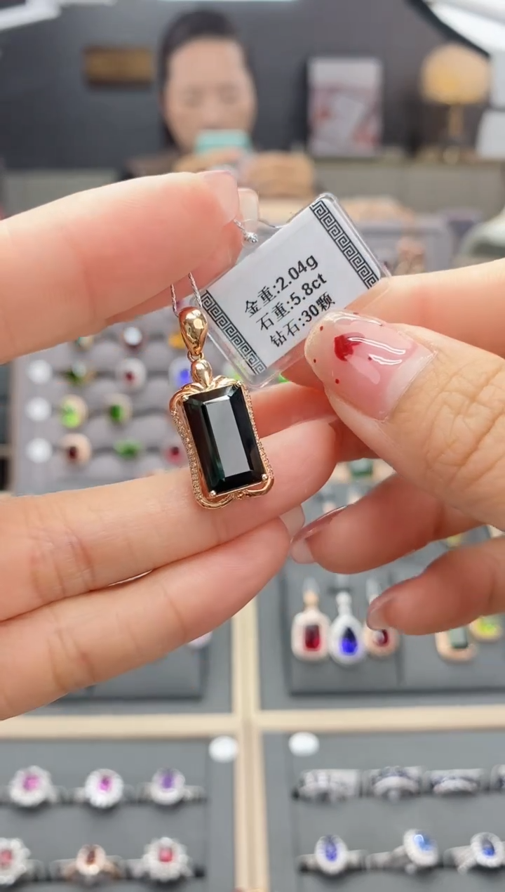 【闪购商品】碧玺颈饰18K金镶嵌5.8    