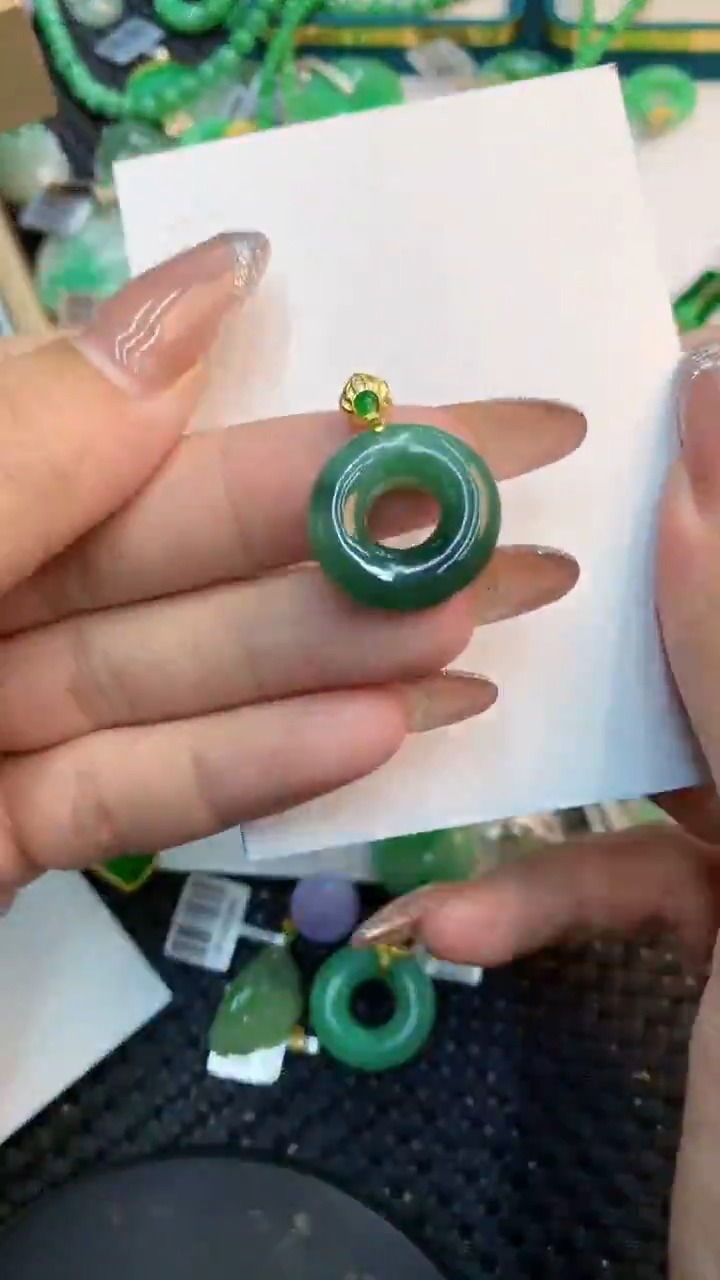 颈饰未镶嵌翡翠1