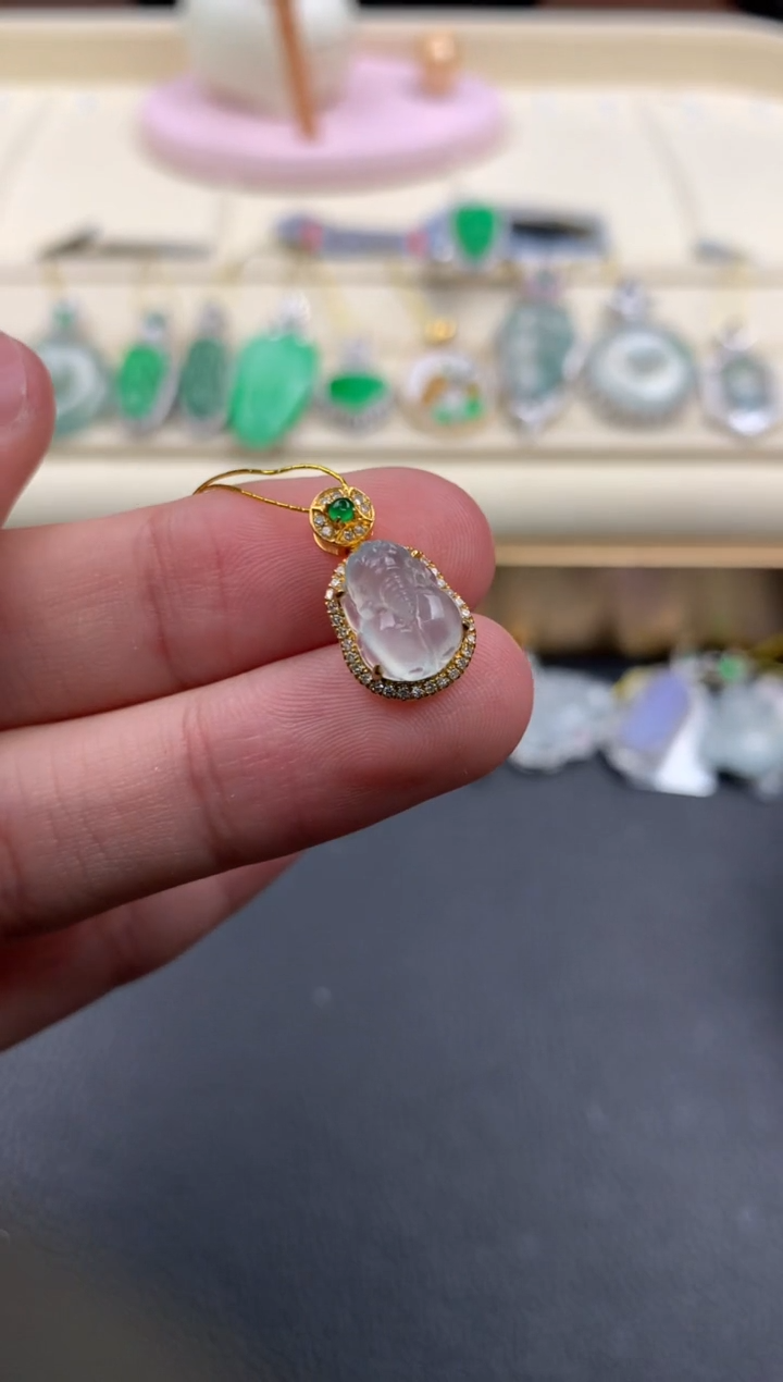 【闪购商品】翡翠颈饰18K金镶嵌A858