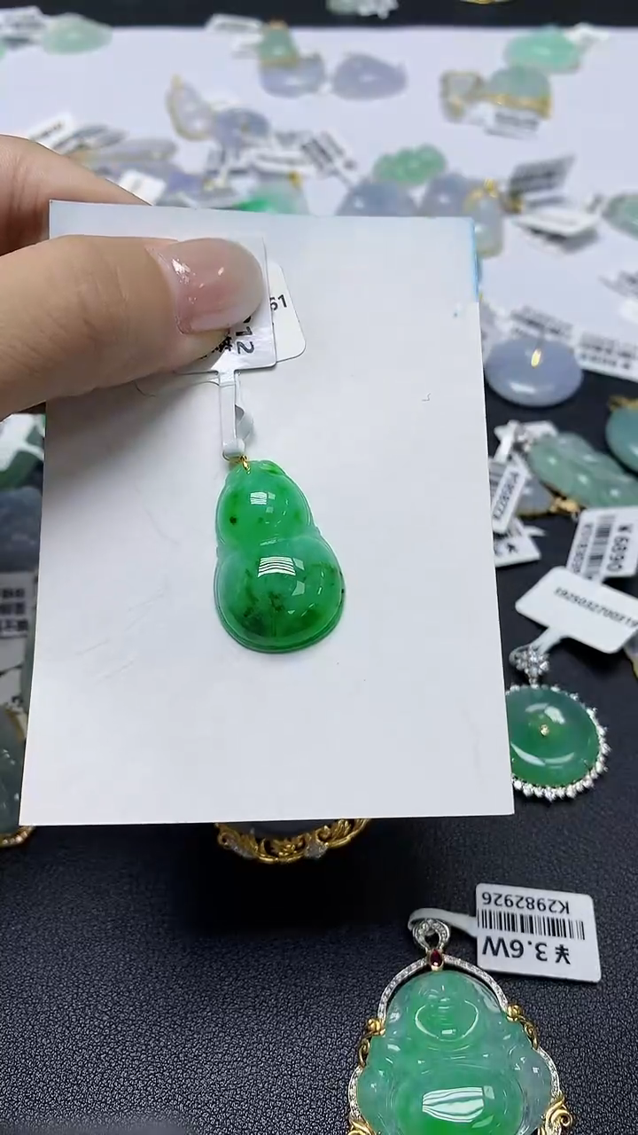 翡翠18K金镶嵌颈饰天然缅甸翡翠A货