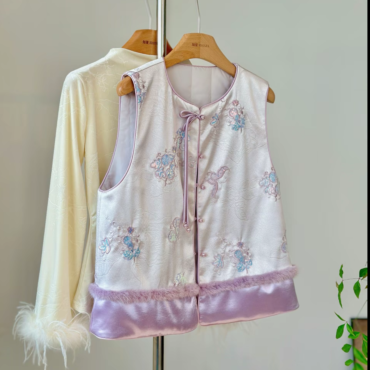 高级感紫色新中式水貂毛刺绣马甲女日常穿搭国风夹棉加厚背心
