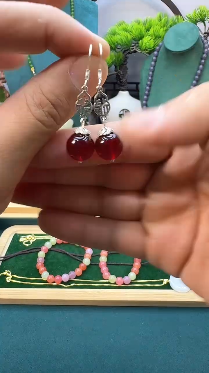 银S925镶嵌血珀耳饰E17