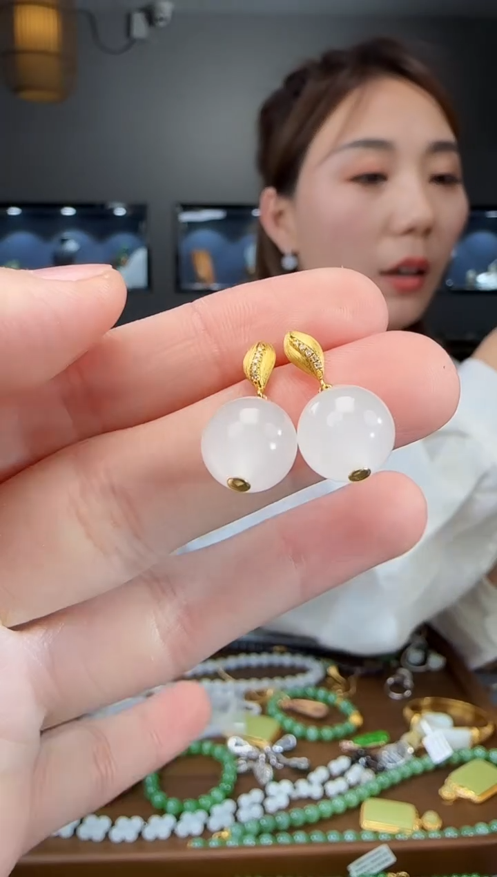 和田玉18K金镶嵌耳饰1