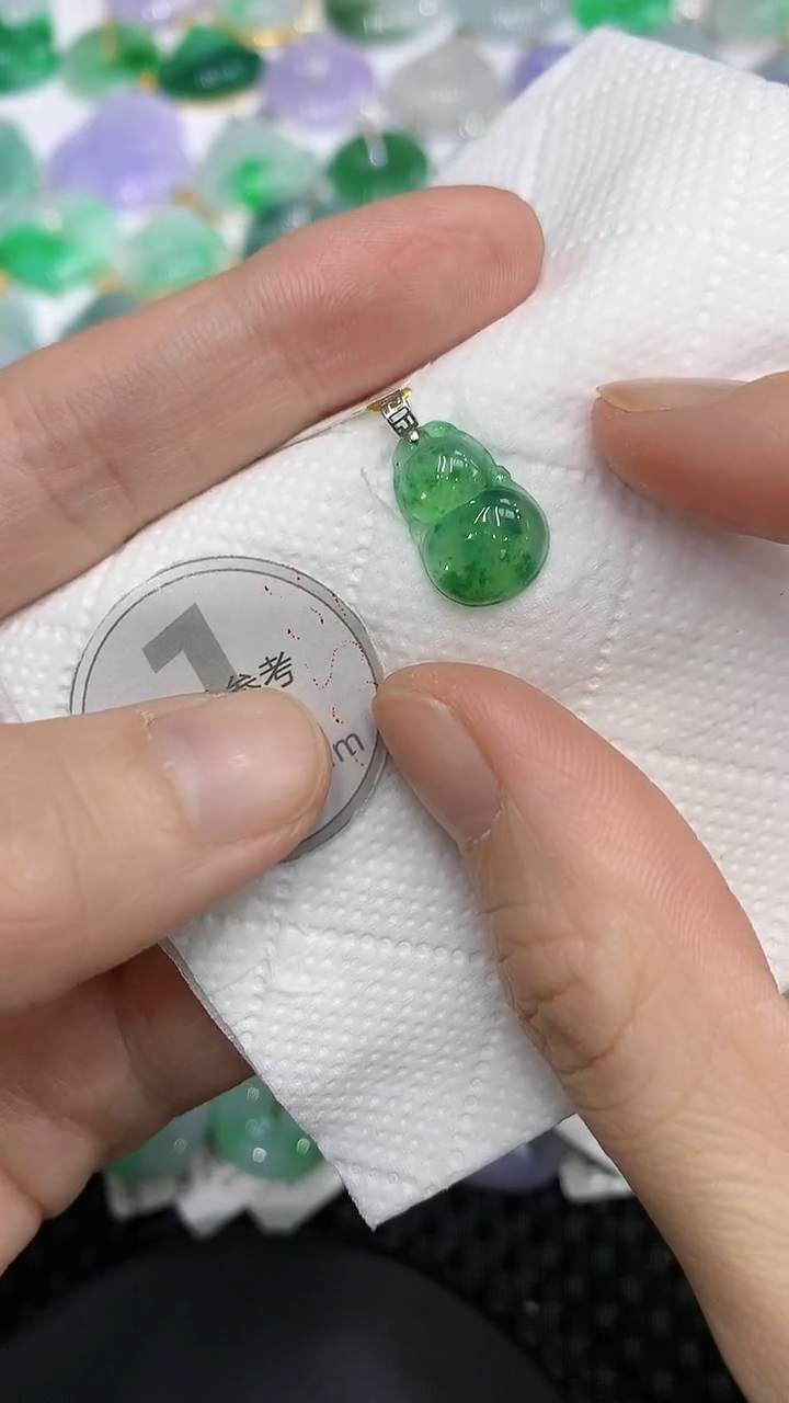 颈饰18K金镶嵌翡翠a货百元以下同包裹多件发出的只收取一单运费
