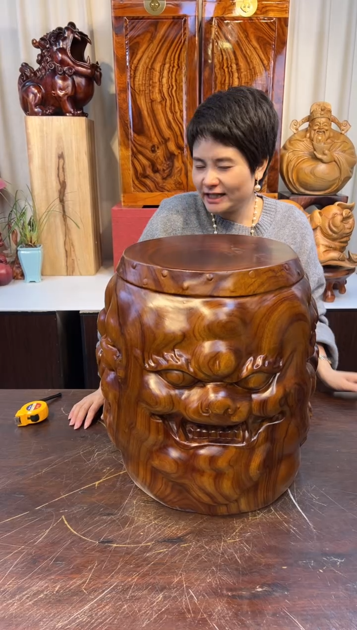【闪购商品】香樟木创意狮子坐凳