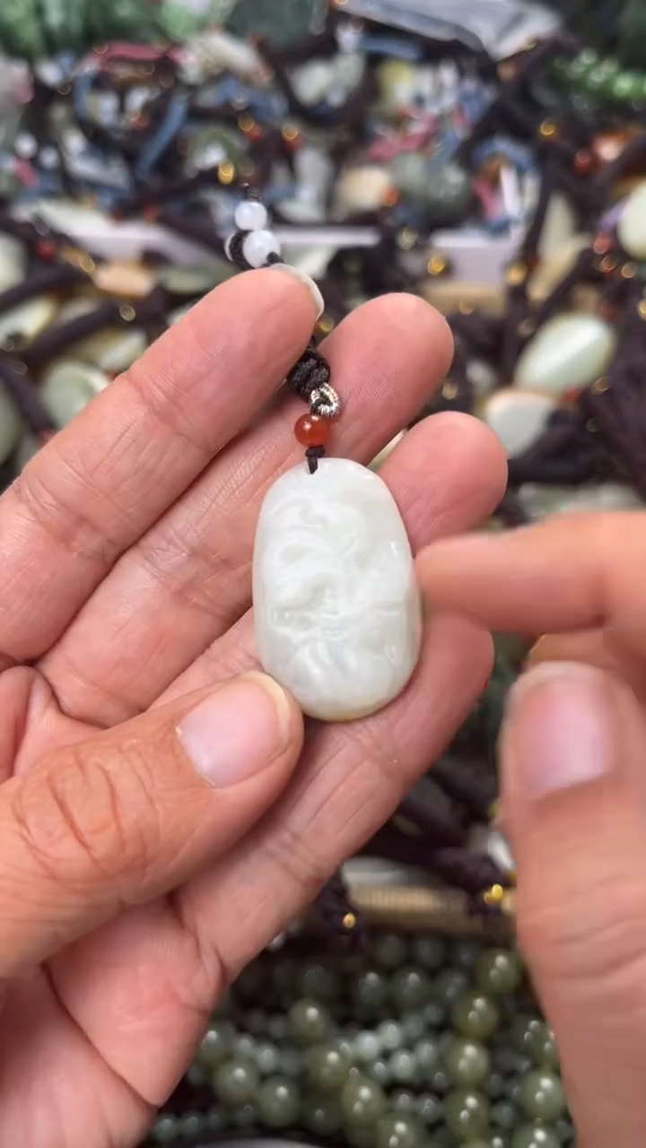 【闪购商品】和田玉颈饰未镶嵌多样性发货没有证书拍一发一有瑕