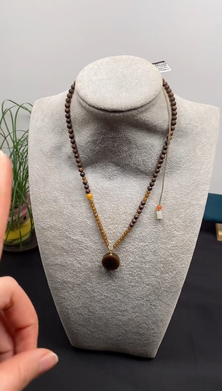 【闪购商品】沉香吊坠大叻黑棋且末糖沉水0.5无事牌脖挂