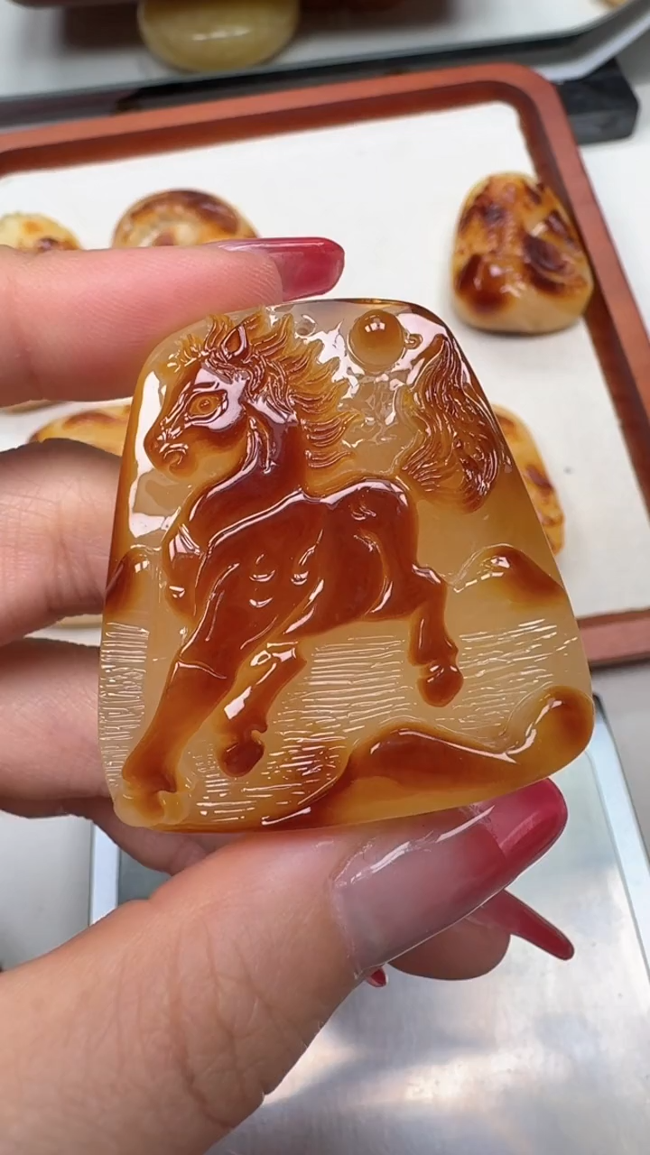 裸石琥珀未镶嵌如图