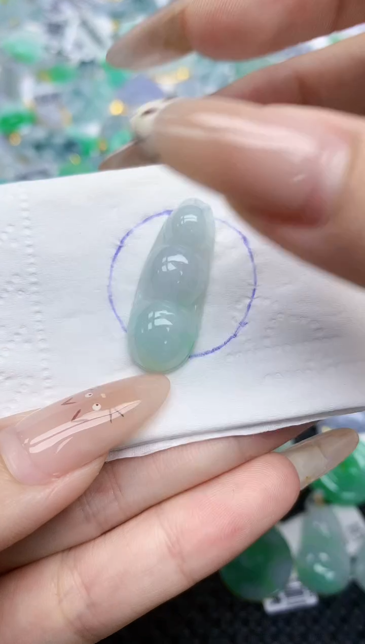 翡翠未镶嵌颈饰   天然翡翠A货