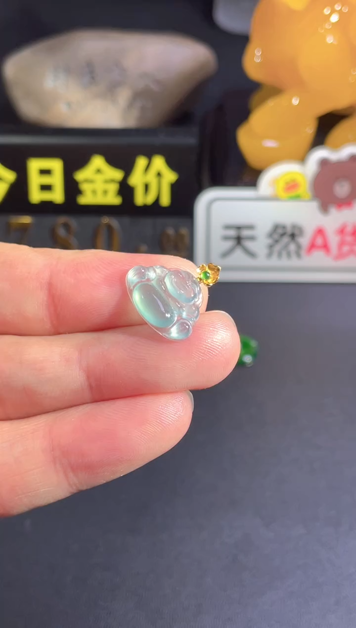 翡翠18K金镶嵌颈饰   